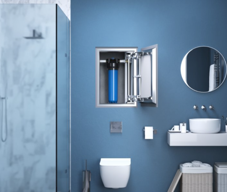 Aquaphor Trinkwasserfilter im modernen Badezimmer