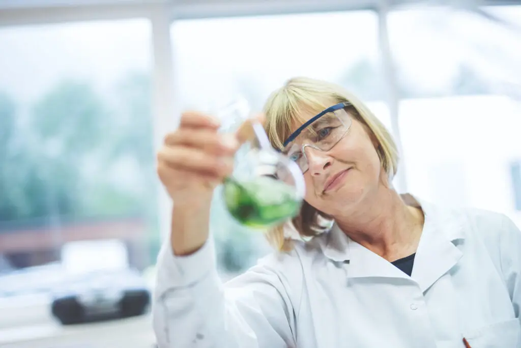 Laborarbeit: Wasseranalyse im Thermochema Fachlabor