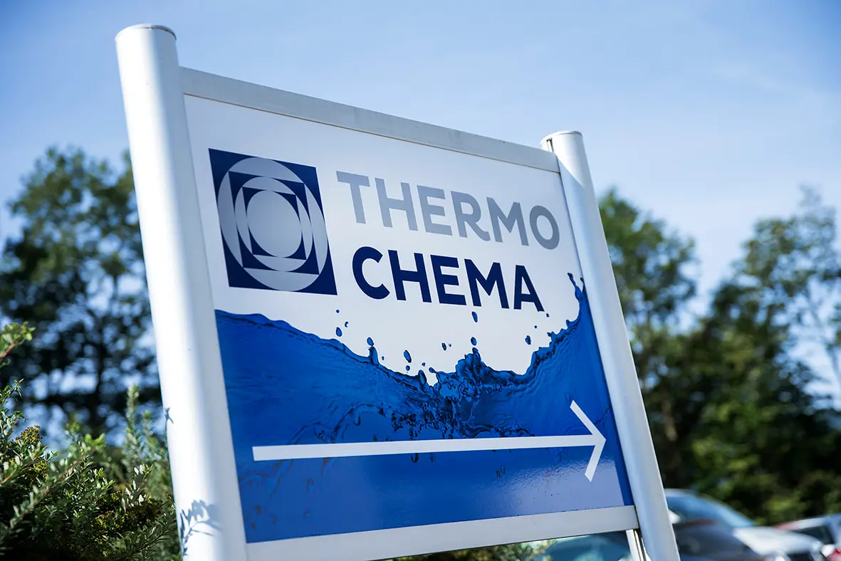 Thermochema Unternehmensschild mit Wasserwelle